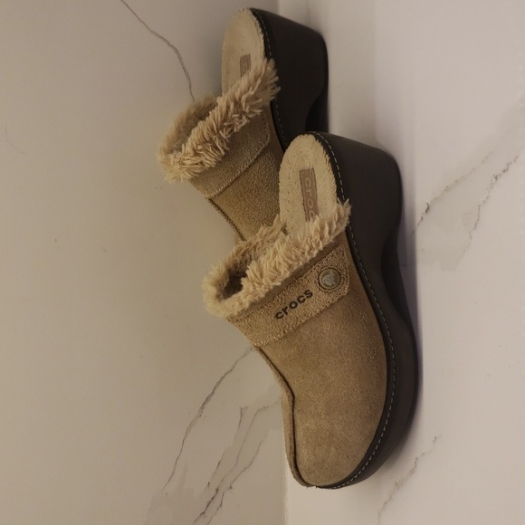 CROCS Clogs Suede Fur Heel Women's (size 6) - Picture 4 of 12